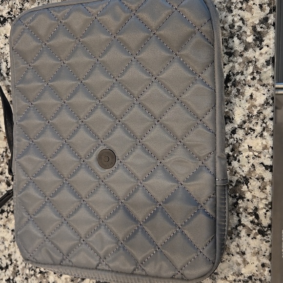 STEVE MADDEN BACKPACK WITH INCLUDED FRONT QUILTED POUCH FOR A TABLET. BLUE/GREY. - Picture 11 of 14